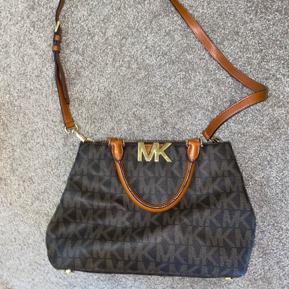 Michael Kors Crossbody purse